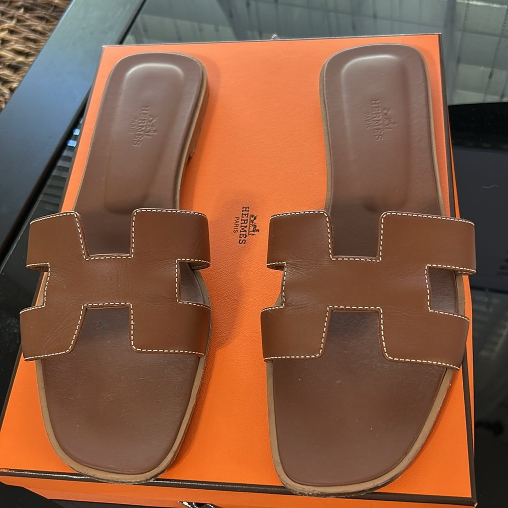 Like new Hermès Oran sandals in GOLD    US Size 11 EUR sz 41